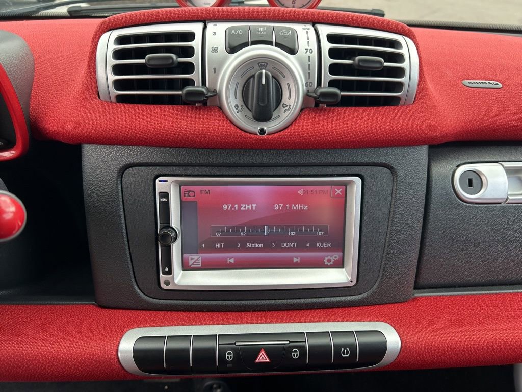 Used 2013 smart fortwo pure image 16