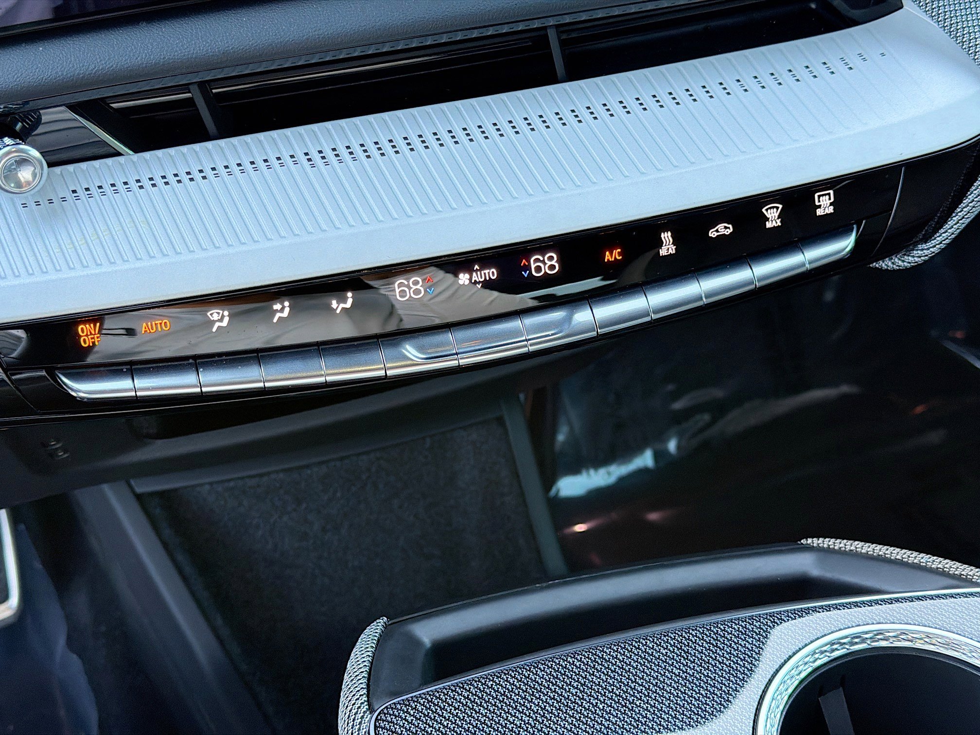 Used 2025 Cadillac Optiq Sport 1 w/ LPO, Floor Liner Package image 34