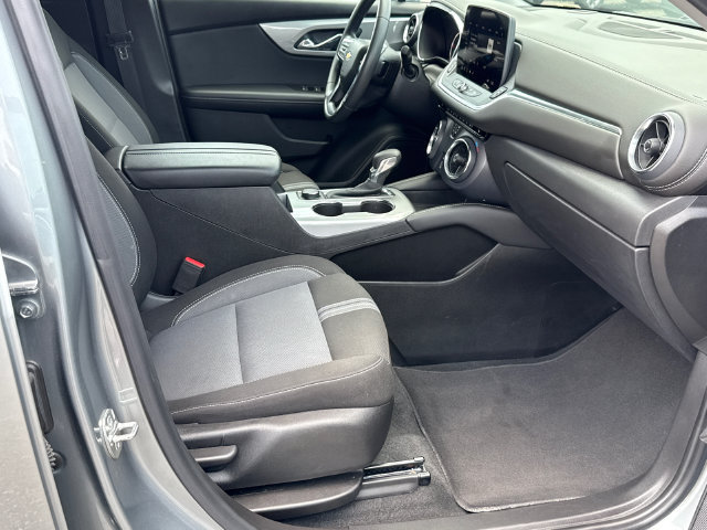Used 2025 Chevrolet Blazer LT AWD/4WD image 13
