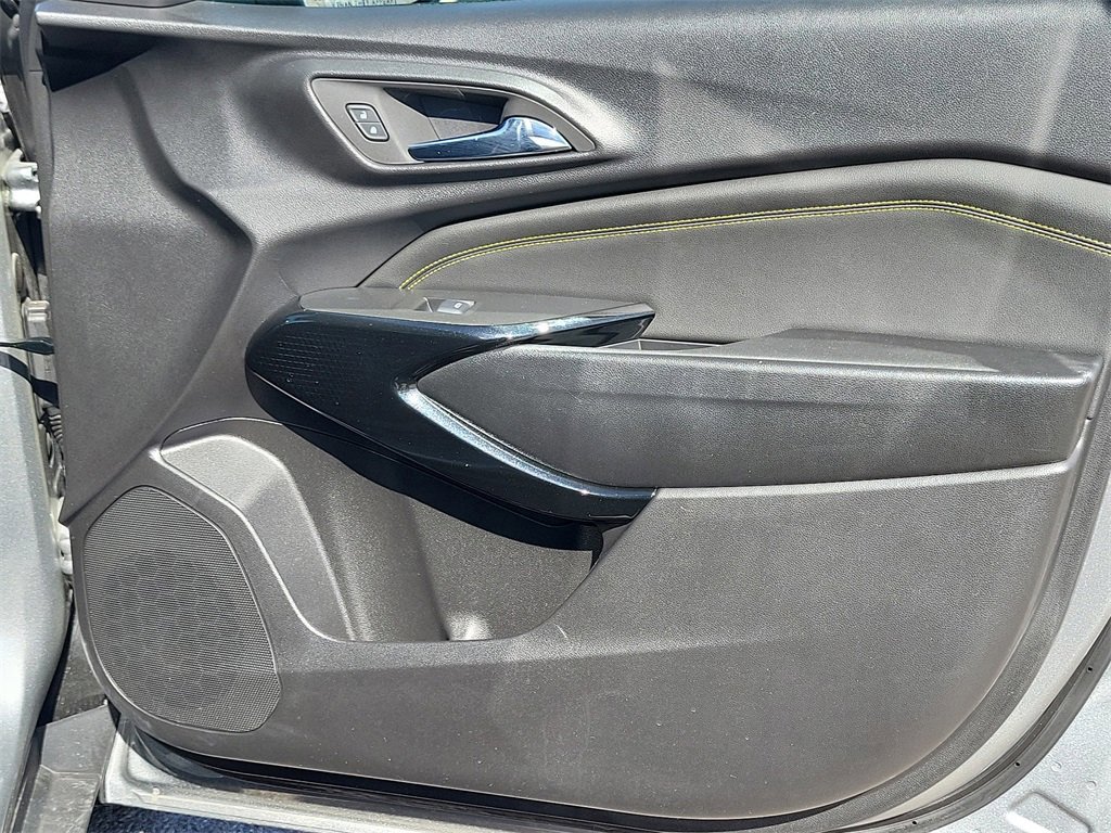 Certified 2025 Chevrolet Trax LT w/ Driver Confidence Package image 14