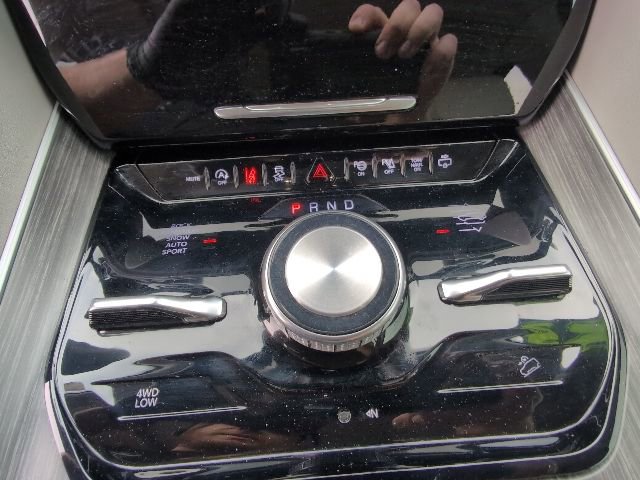 Used 2023 Jeep Wagoneer L Series III w/ Premium Group I AWD/4WD image 23