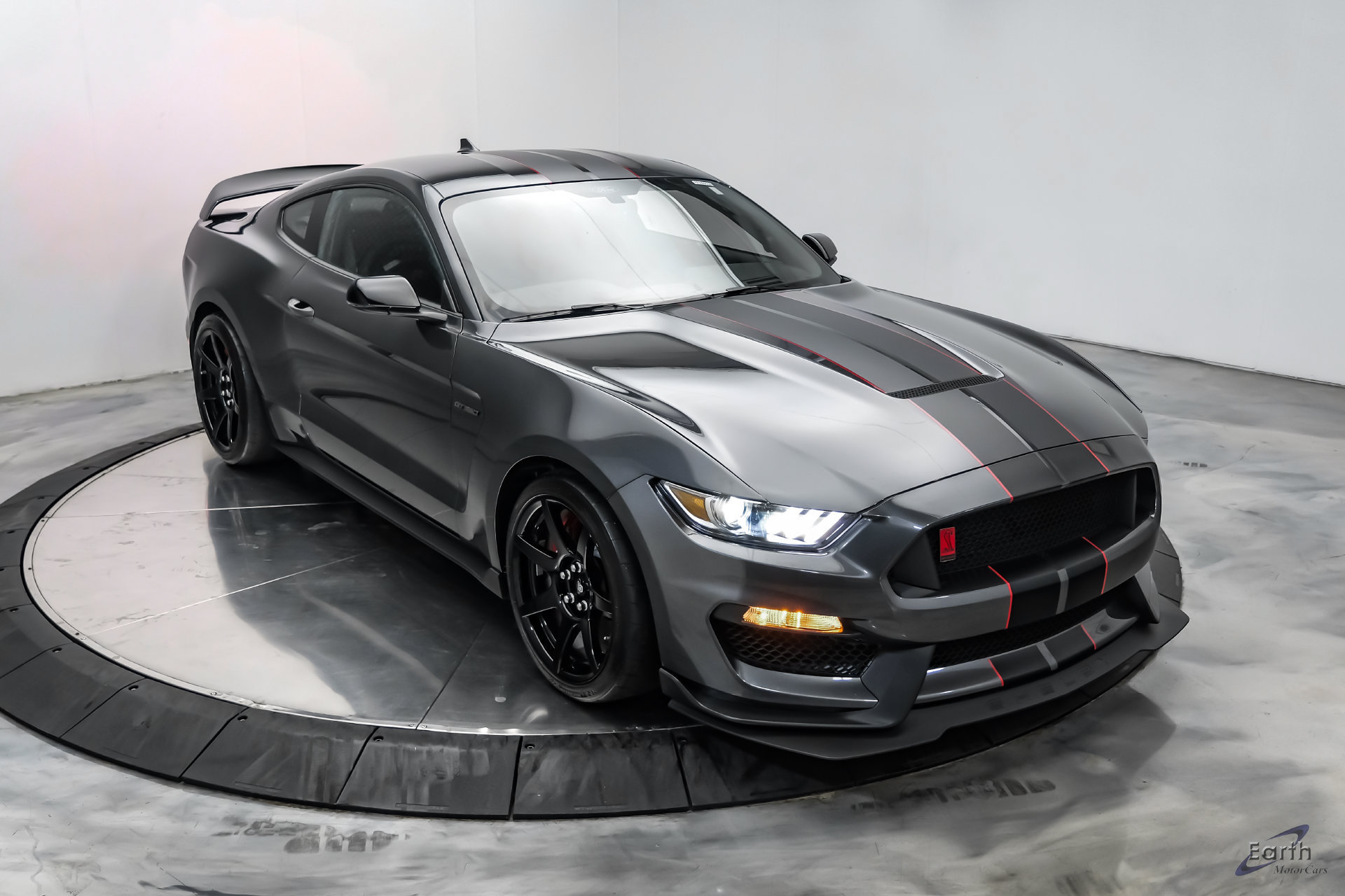 Used 2020 Ford Mustang Shelby GT350R w/ GT350R Equipment Group 920A RWD image 26