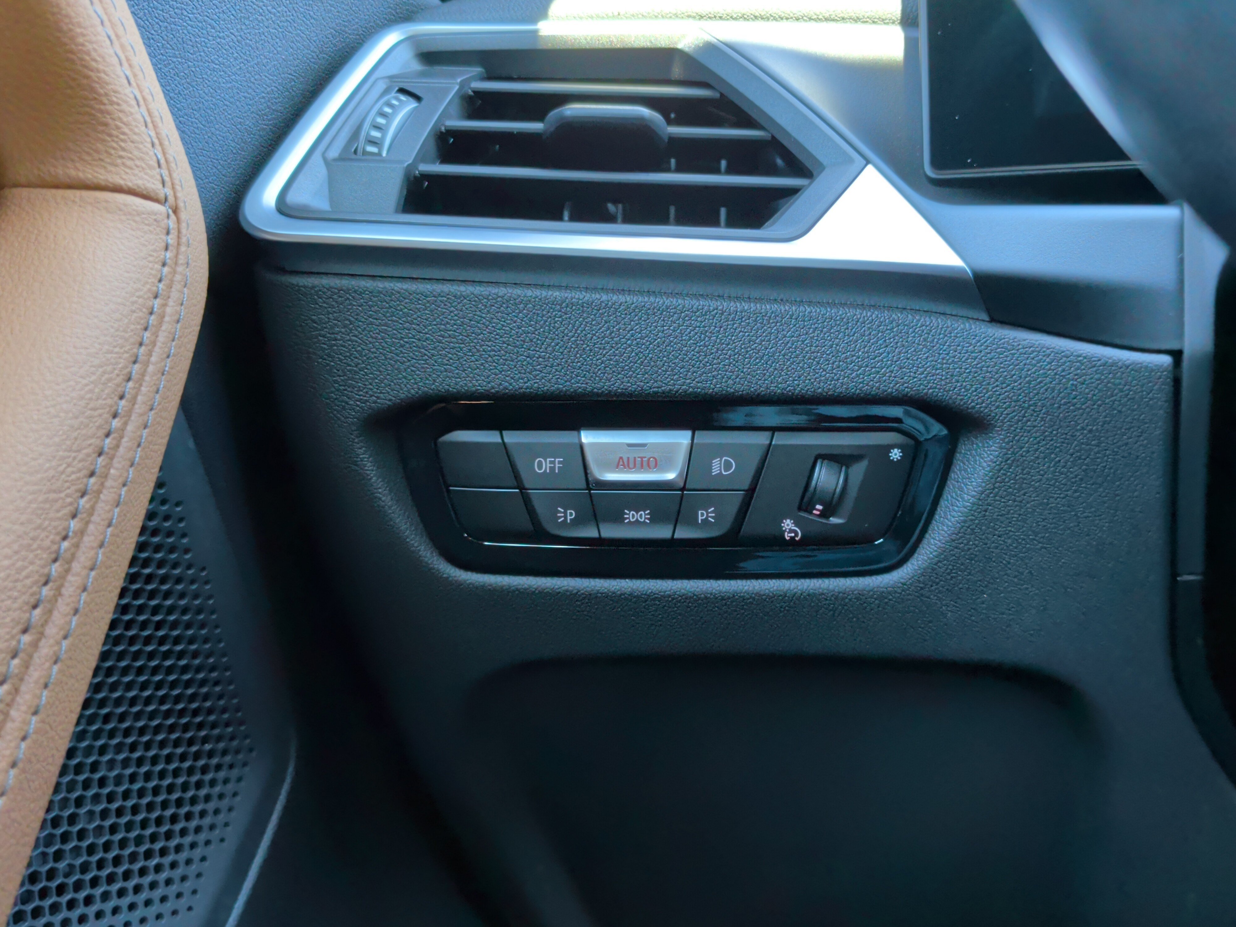 Certified 2024 BMW 230i Coupe w/ Premium Package RWD image 25