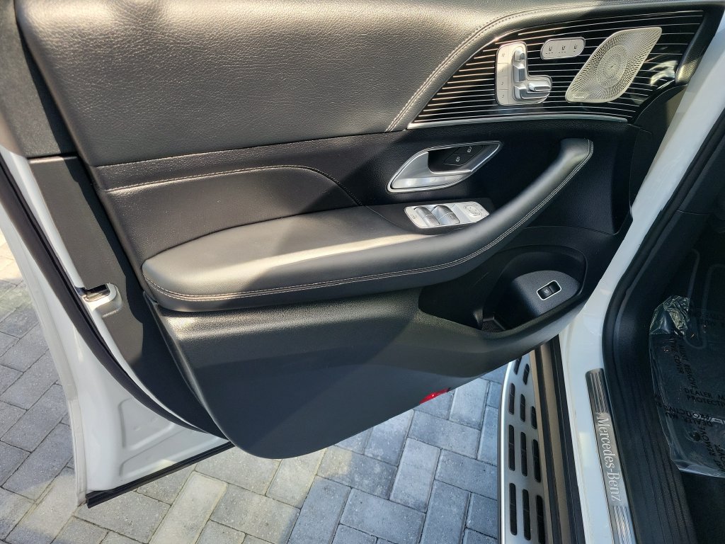 Used 2025 Mercedes-Benz GLS 580 4MATIC image 24