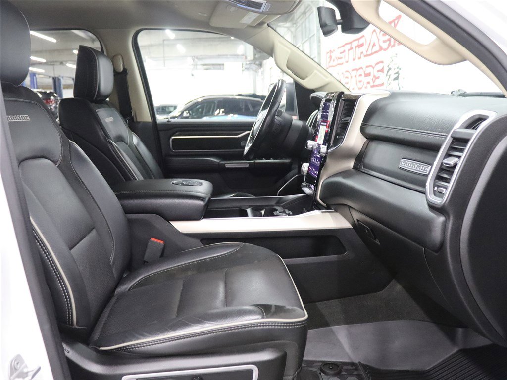 Used 2019 RAM 1500 Laramie AWD/4WD image 31