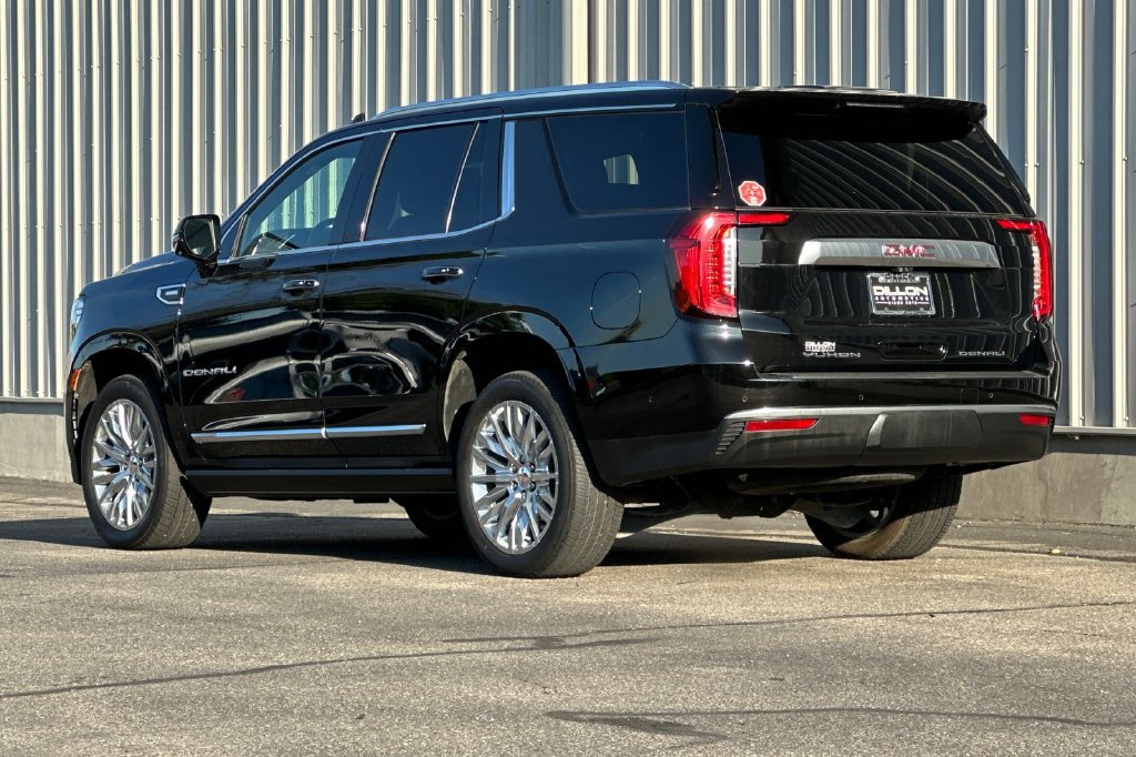 Used 2024 GMC Yukon Denali w/ Advanced Technology Package AWD/4WD image 5