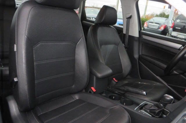 Used 2015 Volkswagen Passat 1.8T Wolfsburg Edition image 40