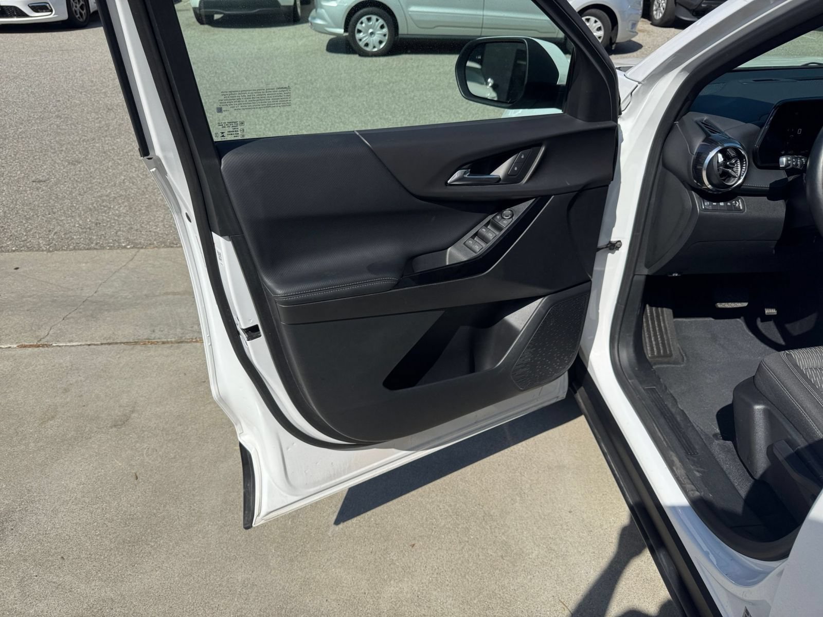 Used 2025 Chevrolet Equinox LT AWD/4WD image 18