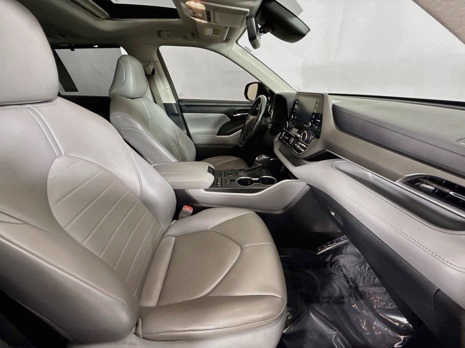 Used 2021 Toyota Highlander XLE AWD/4WD image 44