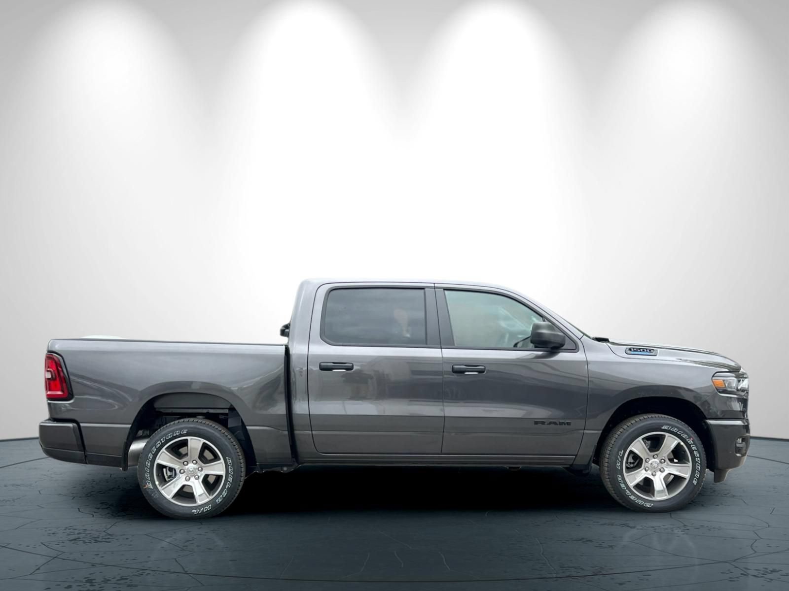 New 2026 RAM 1500 Express AWD/4WD image 3