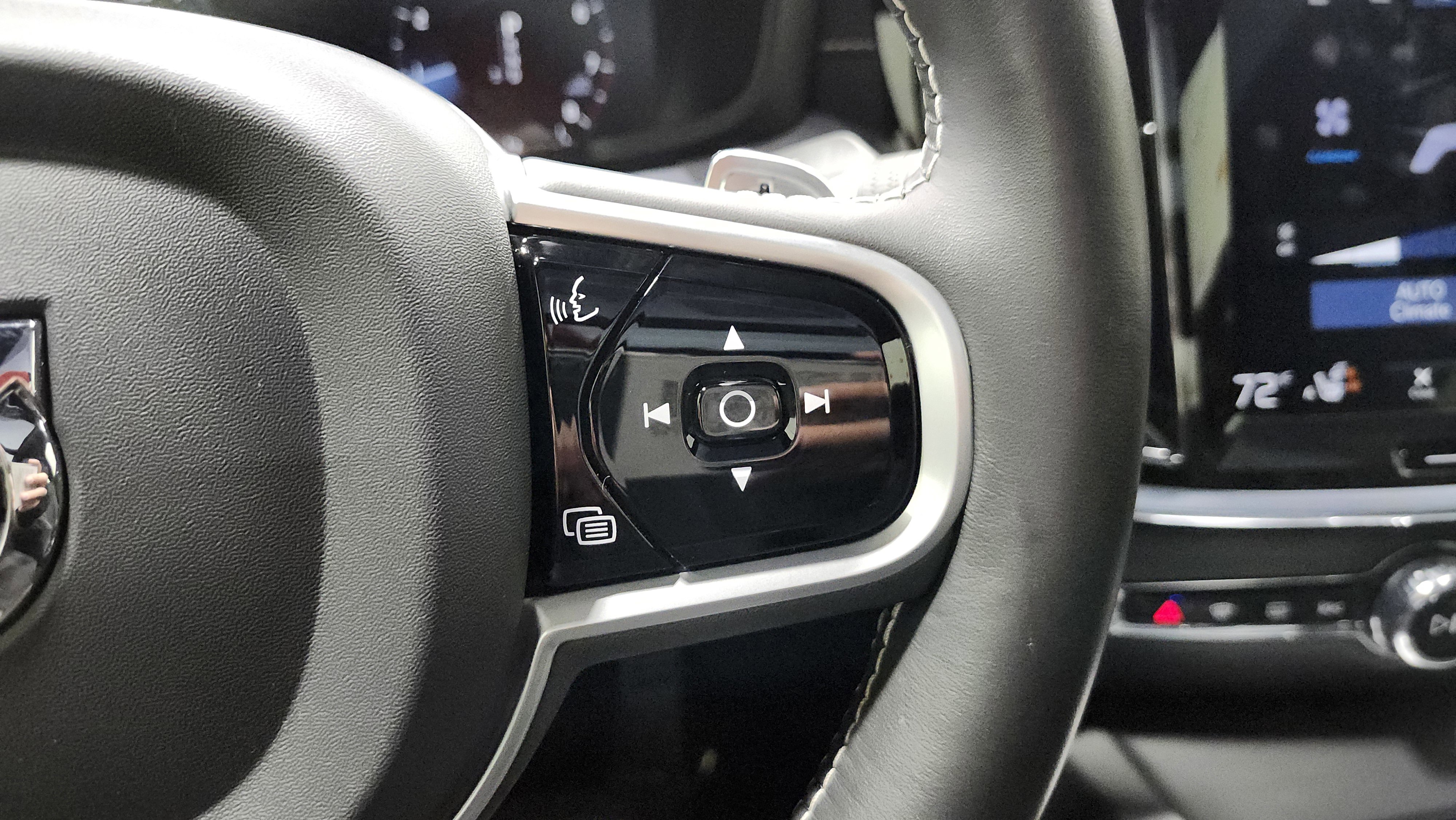 Used 2020 Volvo S60 T6 R-Design image 36