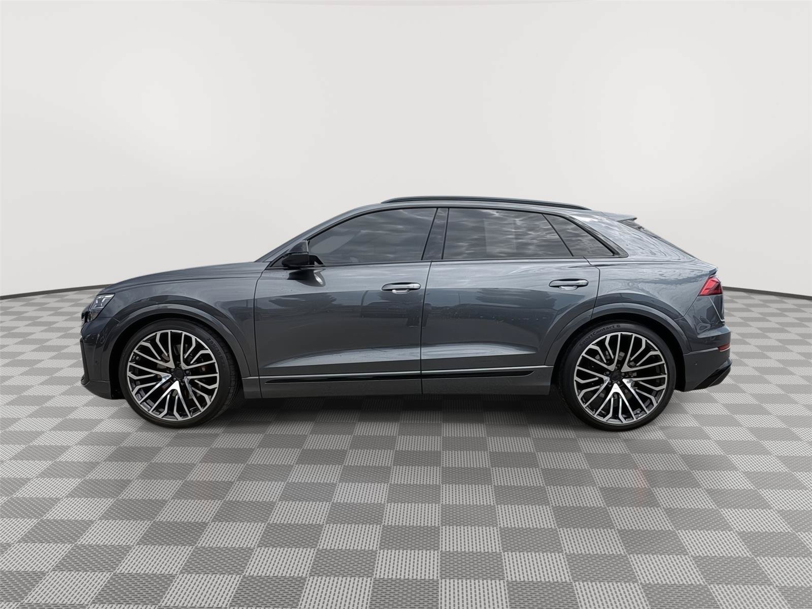 Certified 2024 Audi SQ8 Prestige AWD/4WD image 2