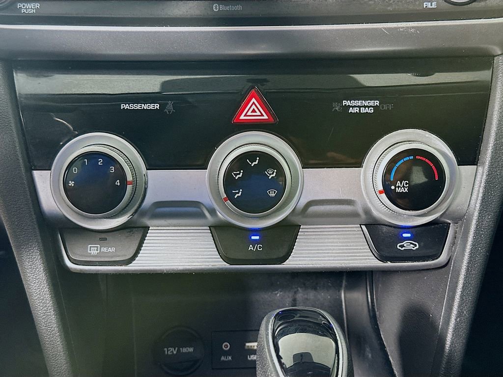 Used 2019 Hyundai Elantra SE w/ Cargo Package FWD image 18