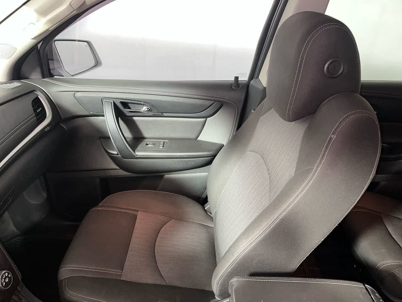 Used 2017 Chevrolet Traverse LT w/ Style and Technology Package FWD image 26