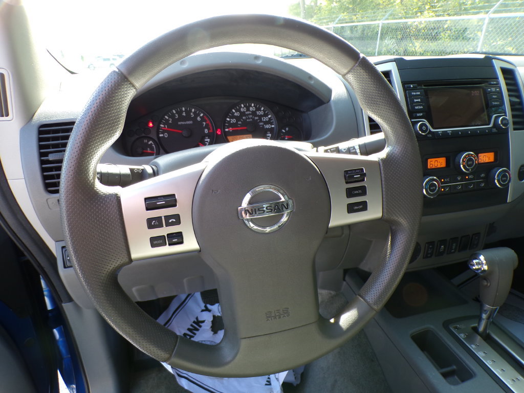 Used 2015 Nissan Frontier SV w/ SV Value Truck Package RWD image 12