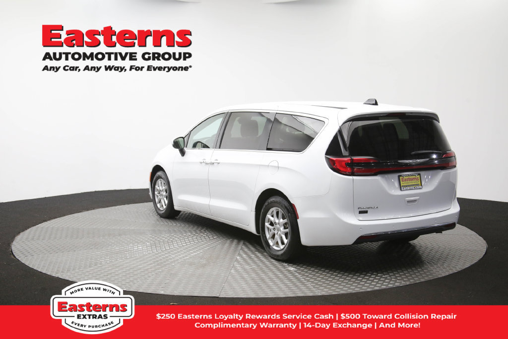 Used 2023 Chrysler Pacifica Touring-L FWD image 67