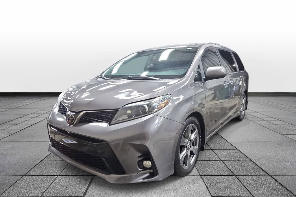 Used 2018 Toyota Sienna SE