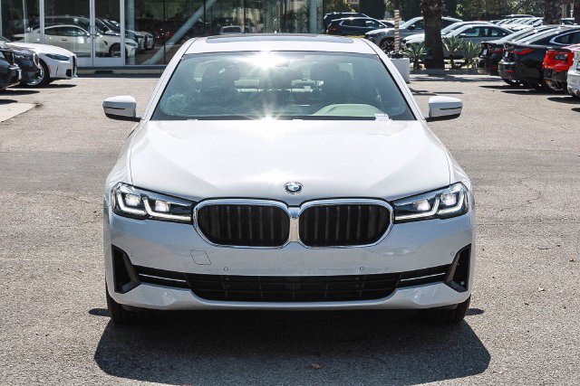 Used 2023 BMW 530i w/ Convenience Package RWD image 2