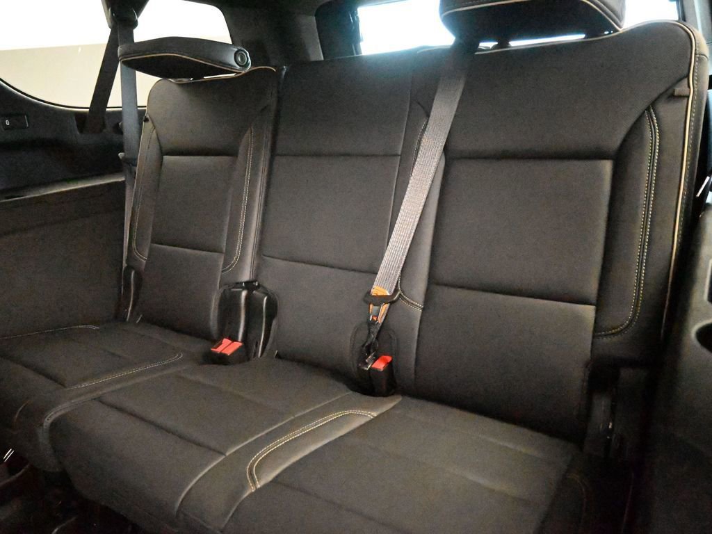 Used 2024 Chevrolet Suburban Premier image 21