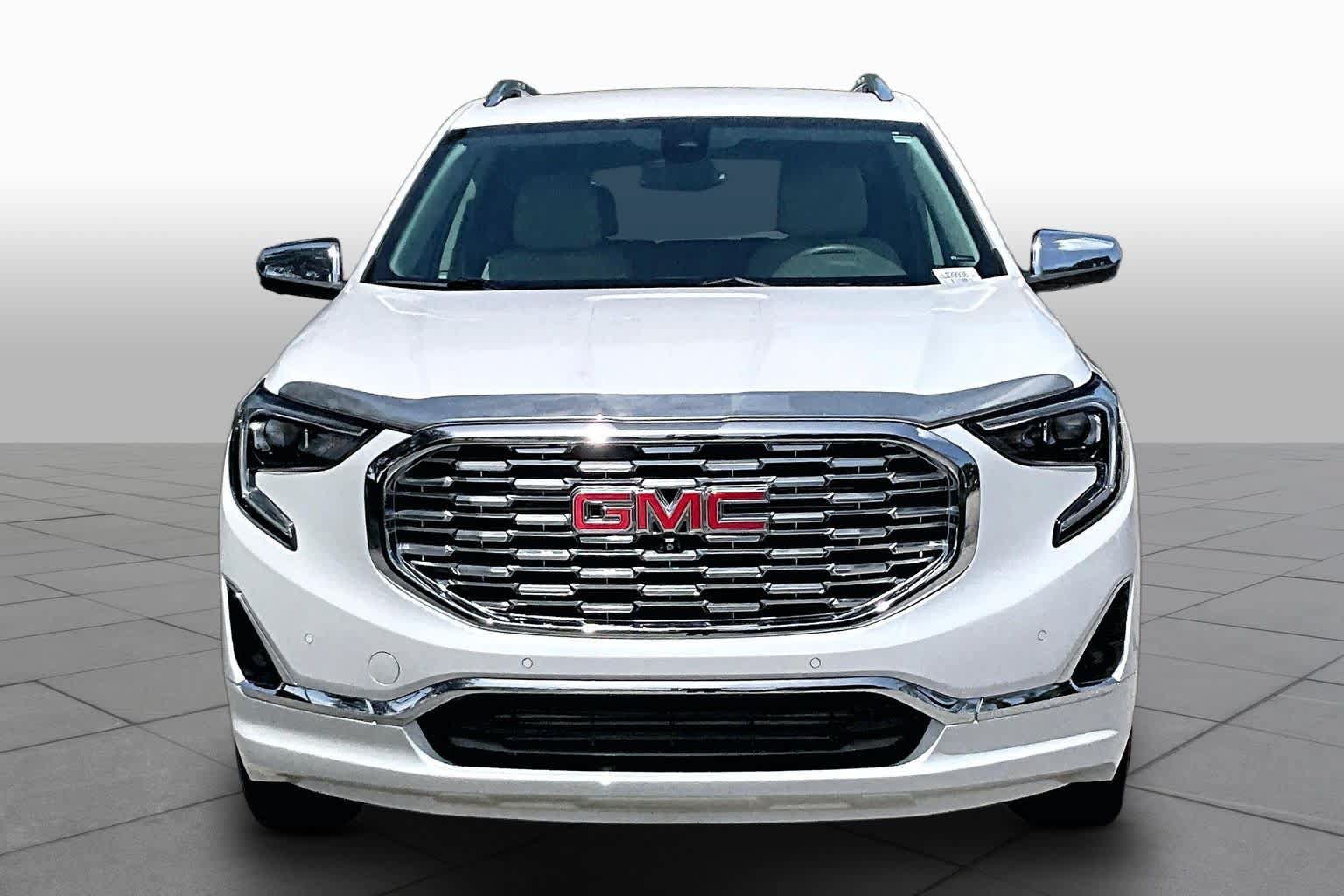 Used 2020 GMC Terrain Denali w/ Denali Premium Package FWD image 4