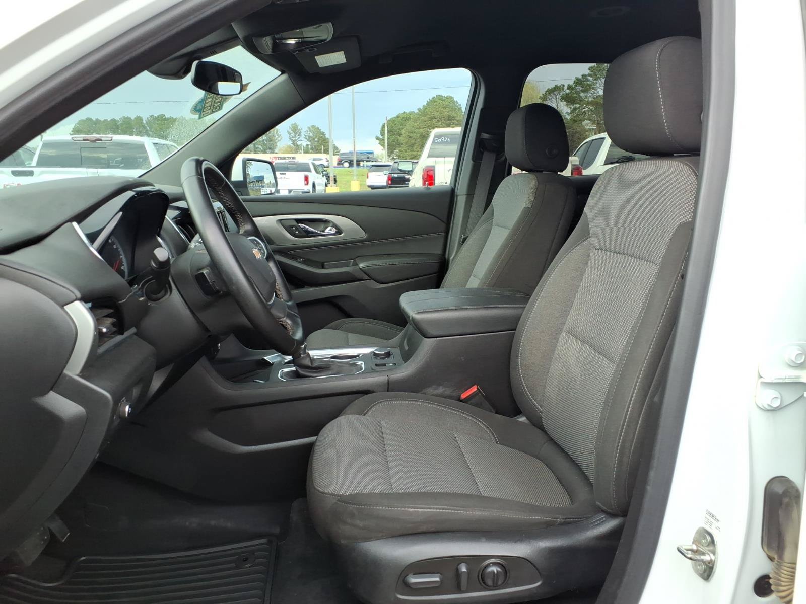Used 2023 Chevrolet Traverse LT FWD image 19