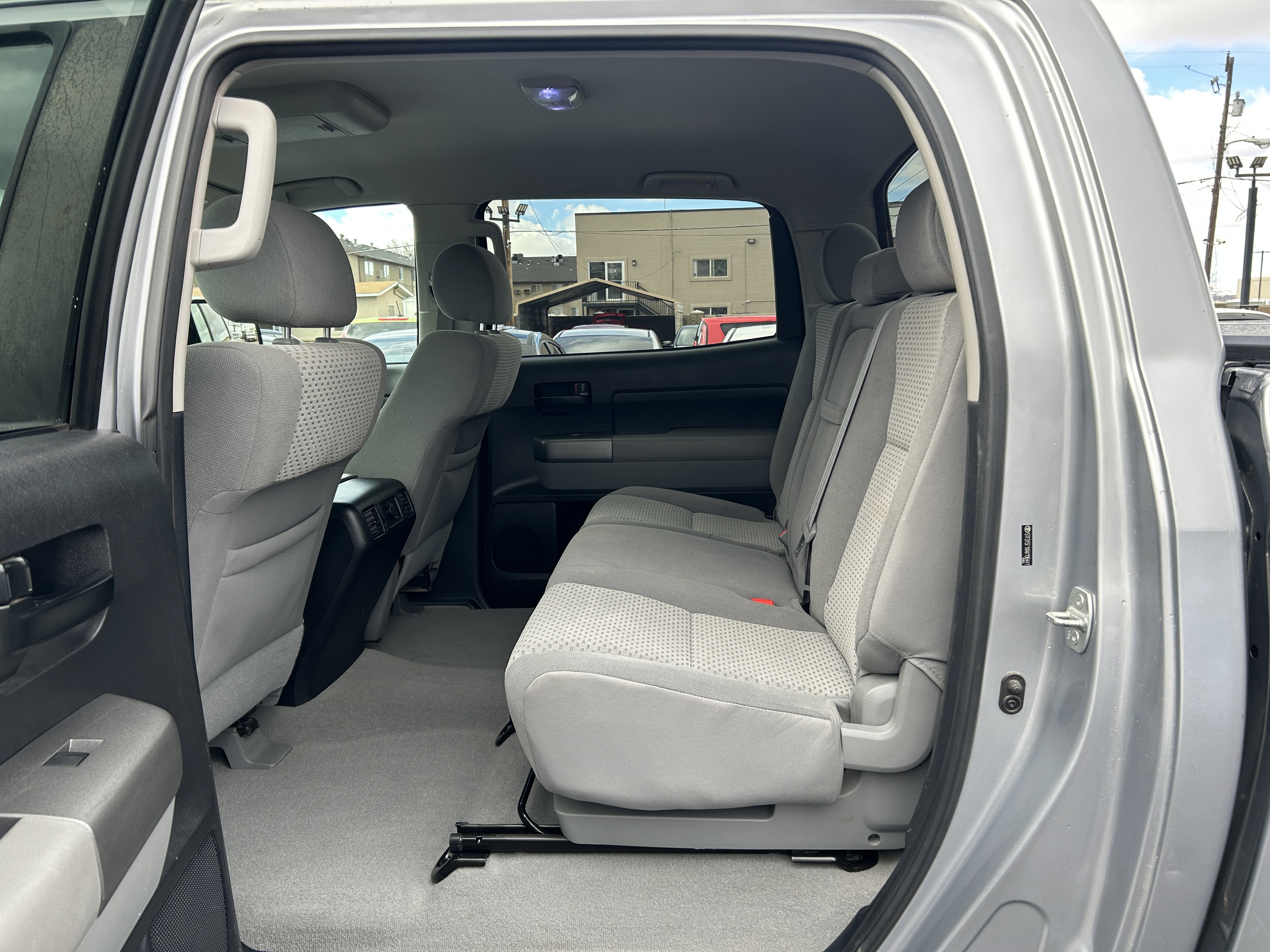 Used 2010 Toyota Tundra 4x4 CrewMax image 11