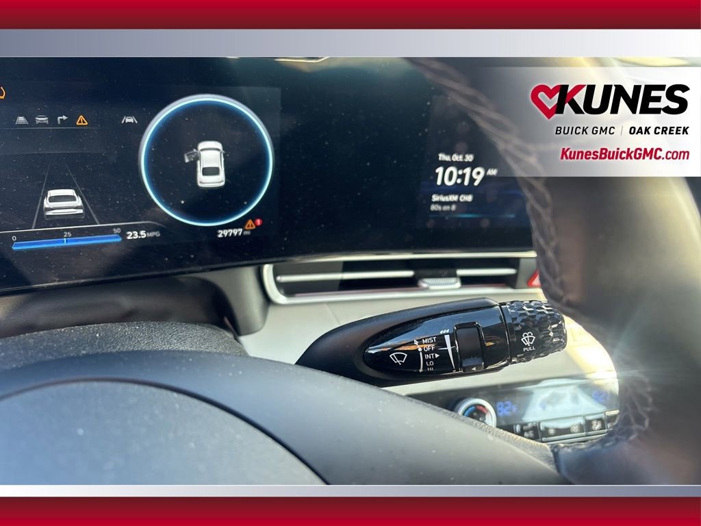 Used 2025 Hyundai Elantra Limited image 16