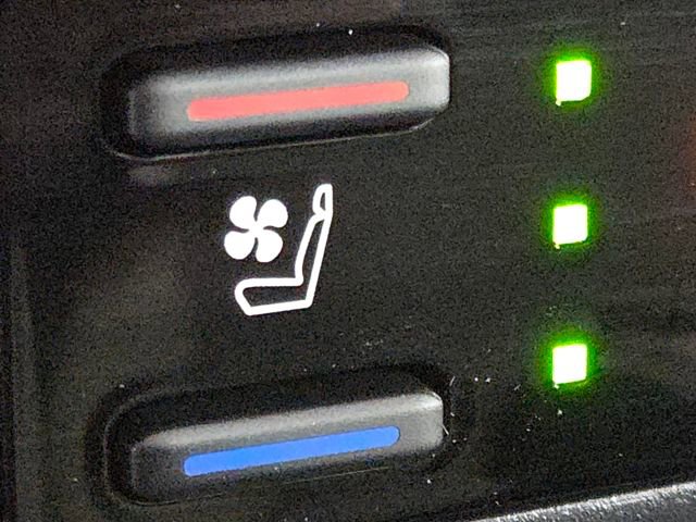 Used 2020 Toyota RAV4 Limited image 37