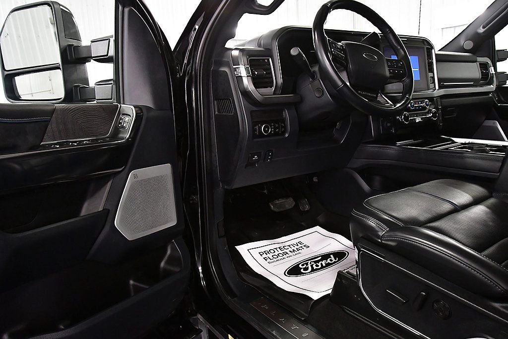 Used 2025 Ford F450 Platinum w/ FX4 Off-Road Package image 17