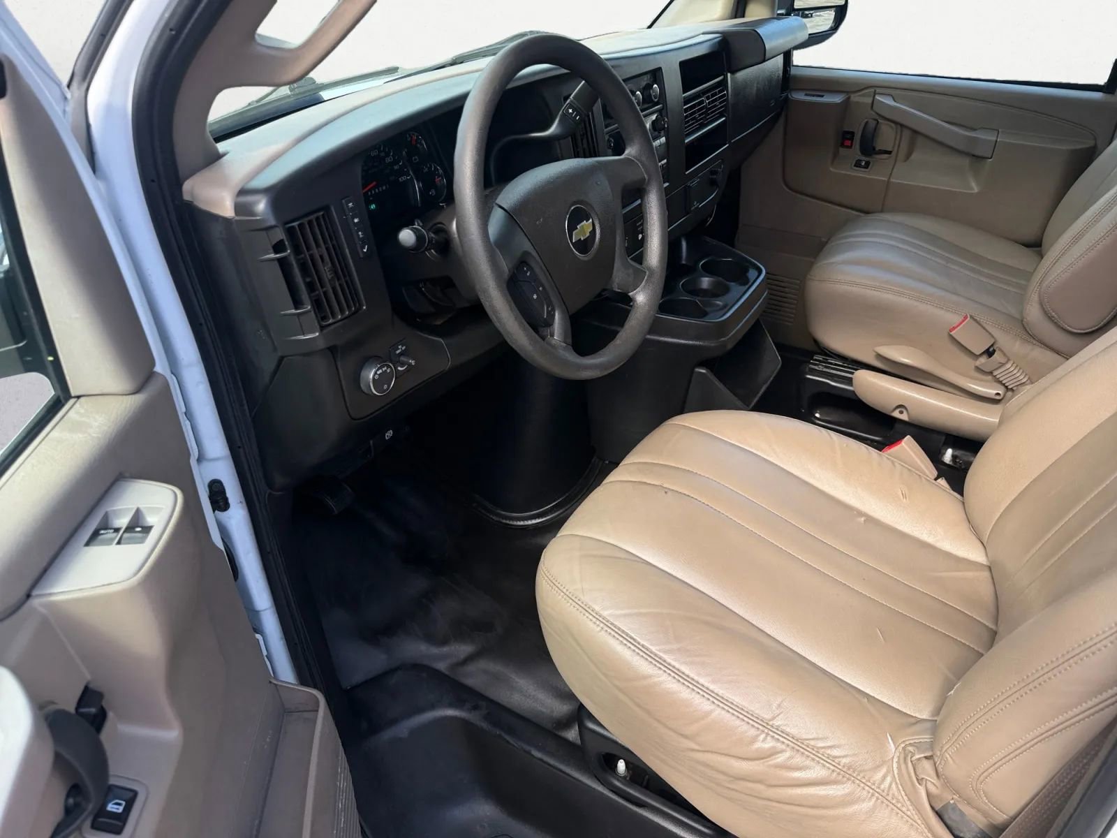 Used 2019 Chevrolet Express 2500 w/ Driver Convenience Package RWD image 14