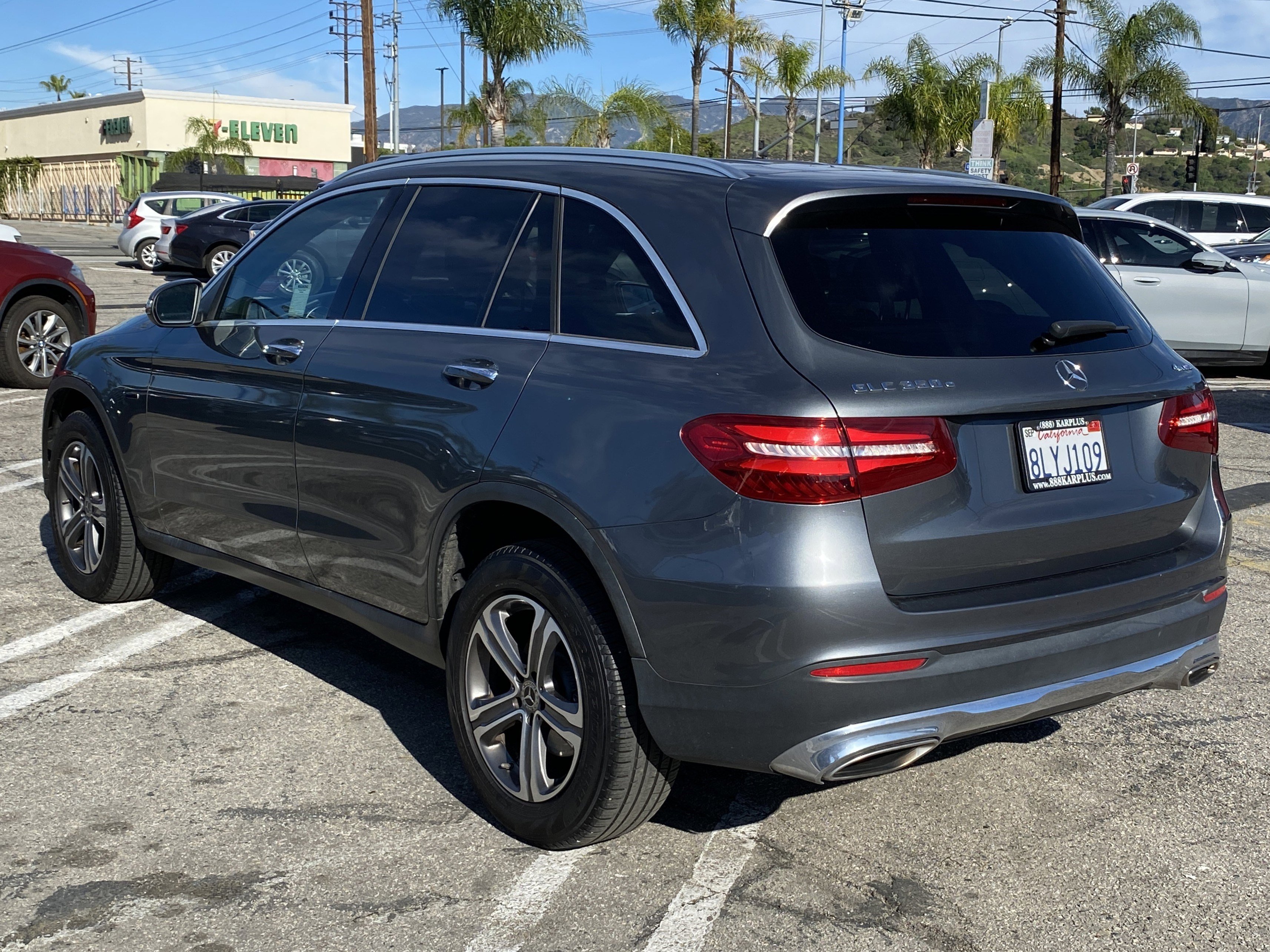 Used 2019 Mercedes-Benz GLC 350e 4MATIC w/ Premium Package image 9