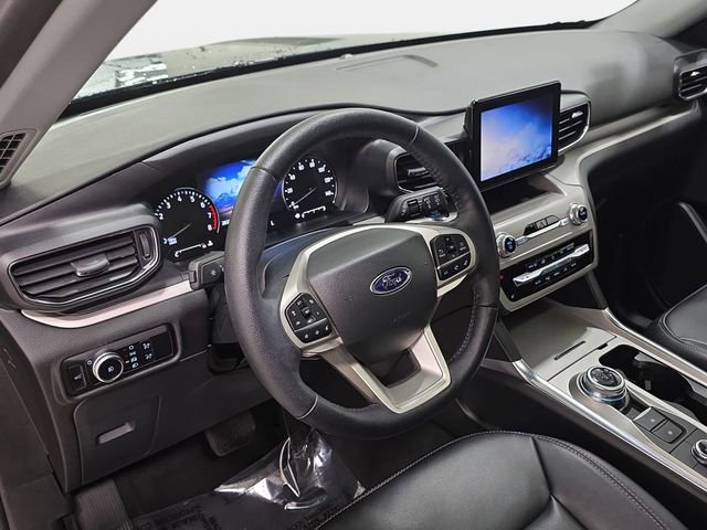 Used 2023 Ford Explorer XLT w/ Equipment Group 202A image 16