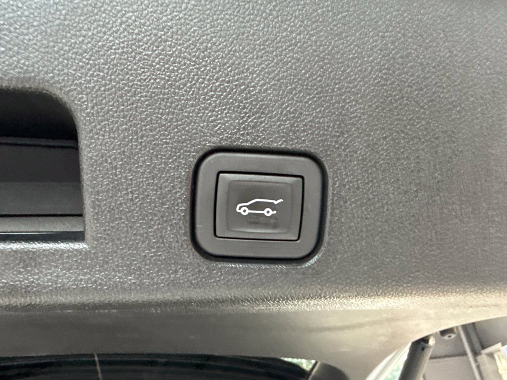Used 2026 Chevrolet Traverse LT FWD image 14