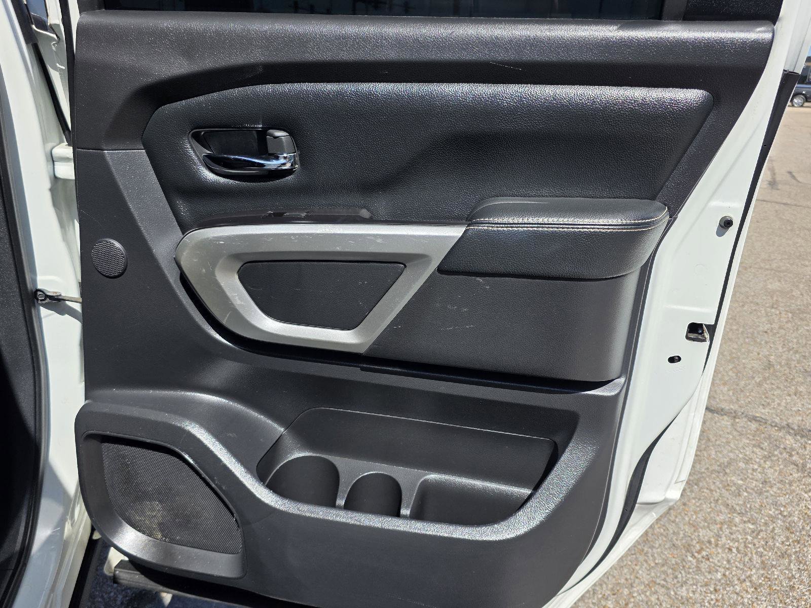 Used 2019 Nissan Titan PRO-4X w/ Pro-4x Convenience Package AWD/4WD image 39