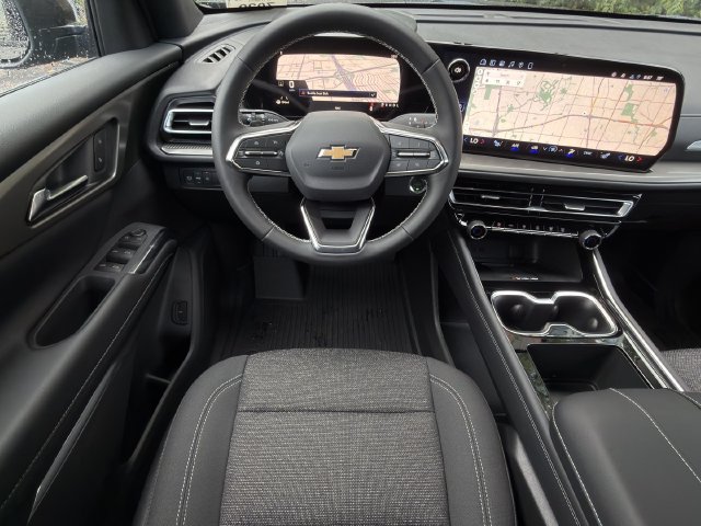 New 2027 Chevrolet Traverse LT w/ Driver Confidence Package FWD image 9
