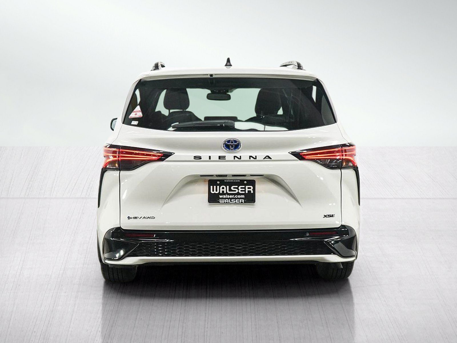 Used 2025 Toyota Sienna XSE AWD/4WD image 4