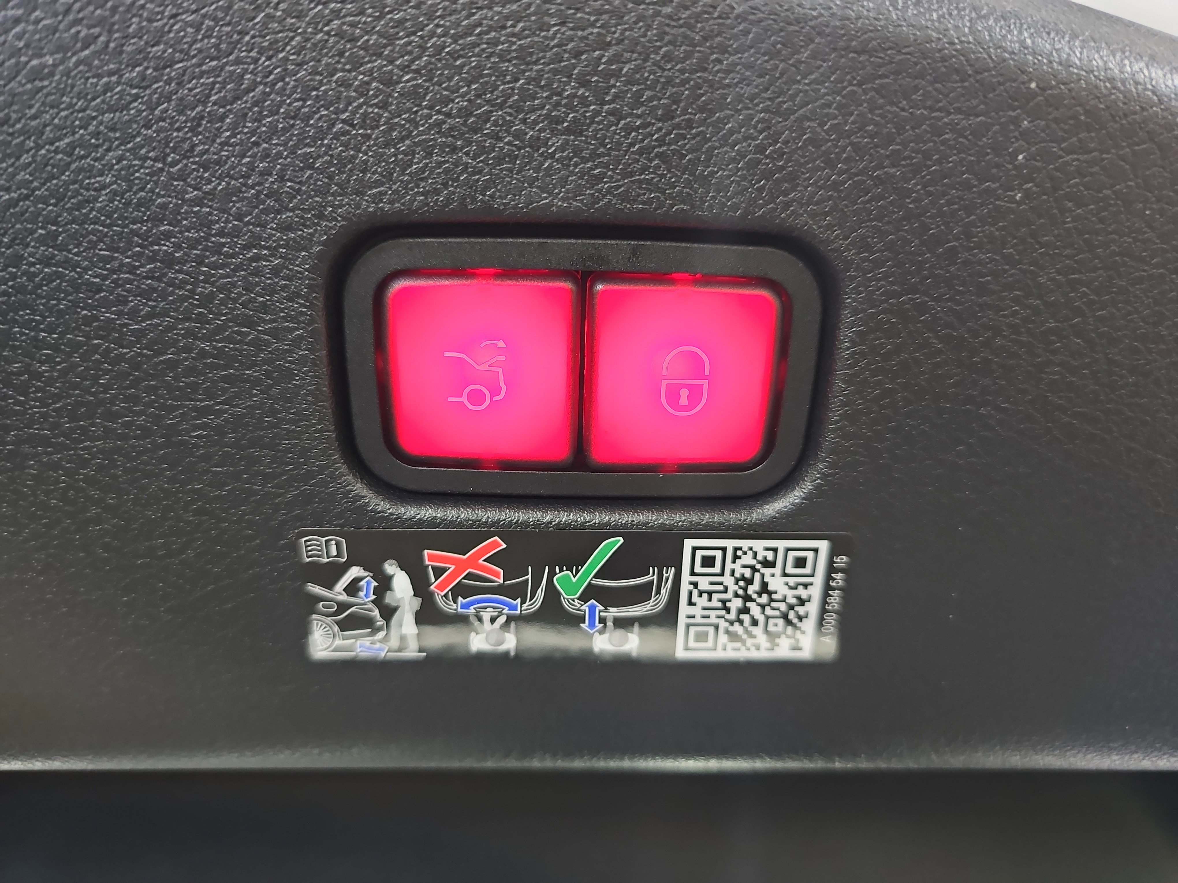 Certified 2026 Mercedes-Benz CLE 300 4MATIC Coupe image 15