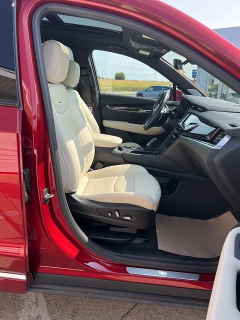 Used 2023 Cadillac XT6 Sport w/ Technology Package image 11