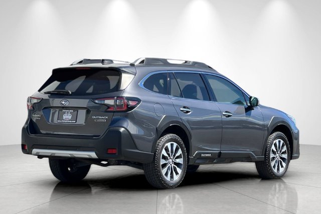 Used 2023 Subaru Outback Touring AWD/4WD image 4