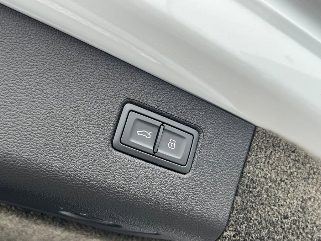 Certified 2023 Bentley Bentayga Extended Wheelbase AWD/4WD image 24