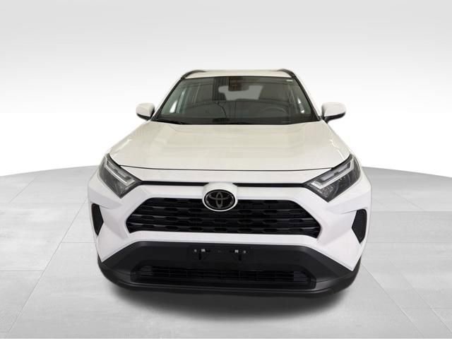 Used 2025 Toyota RAV4 XLE AWD/4WD image 2