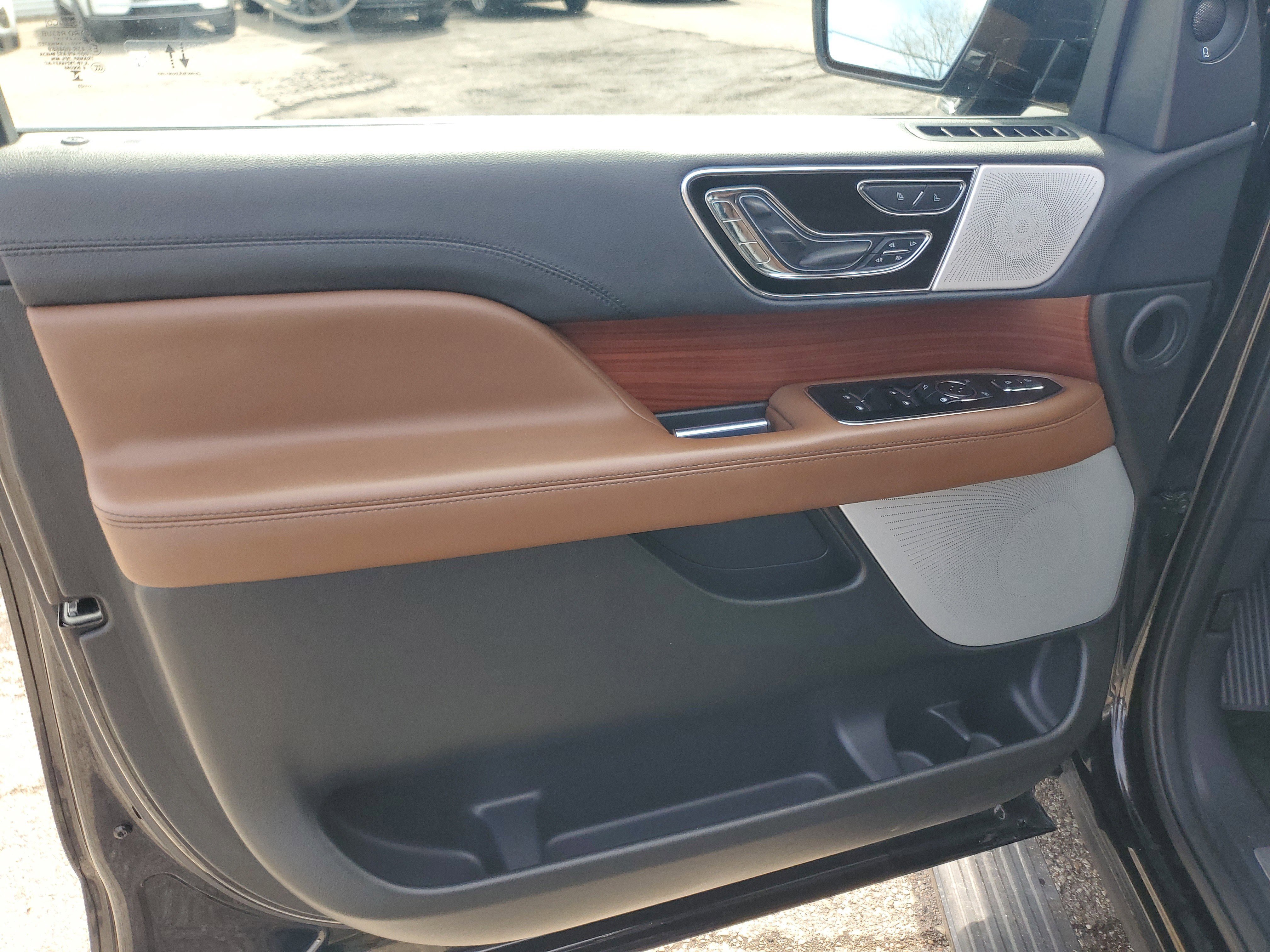 Certified 2023 Lincoln Navigator Reserve AWD/4WD image 10