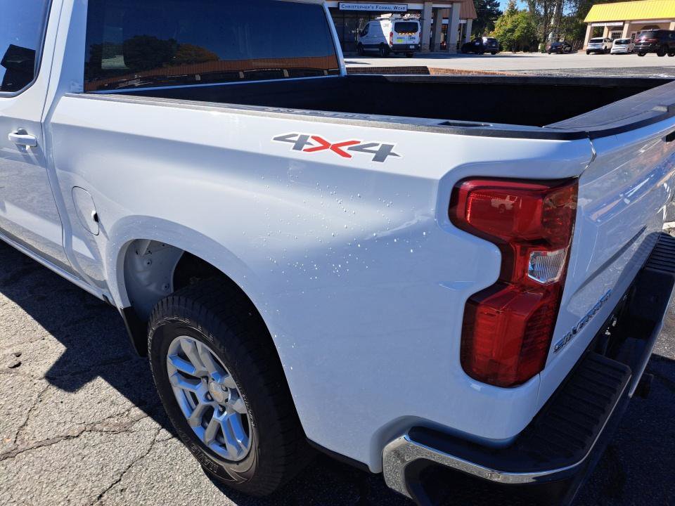 Used 2023 Chevrolet Silverado 1500 LT AWD/4WD image 19