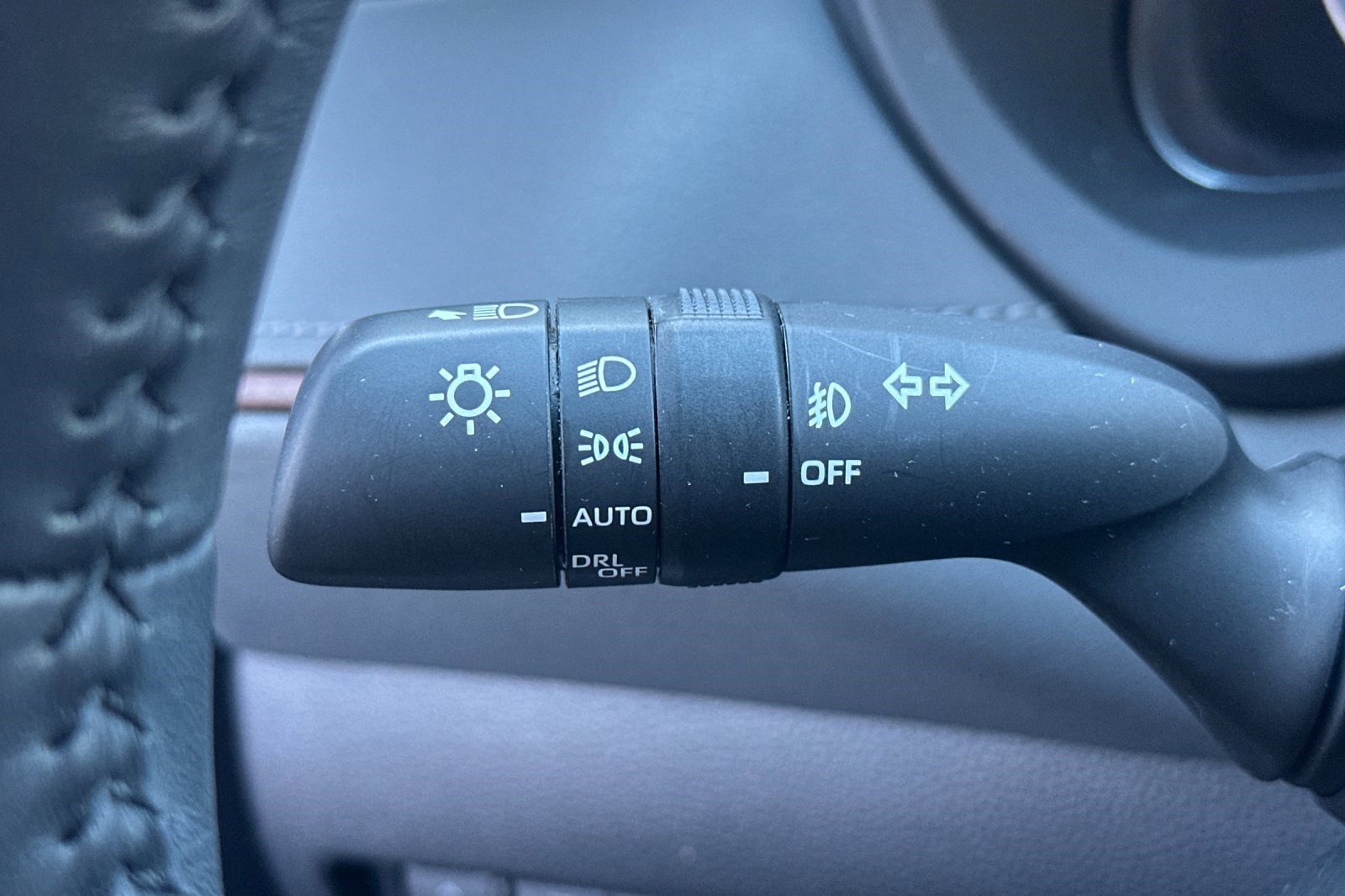 Used 2023 Toyota Venza Limited image 32