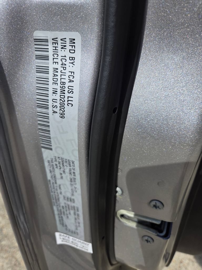 Used 2021 Jeep Cherokee Latitude Plus FWD image 31