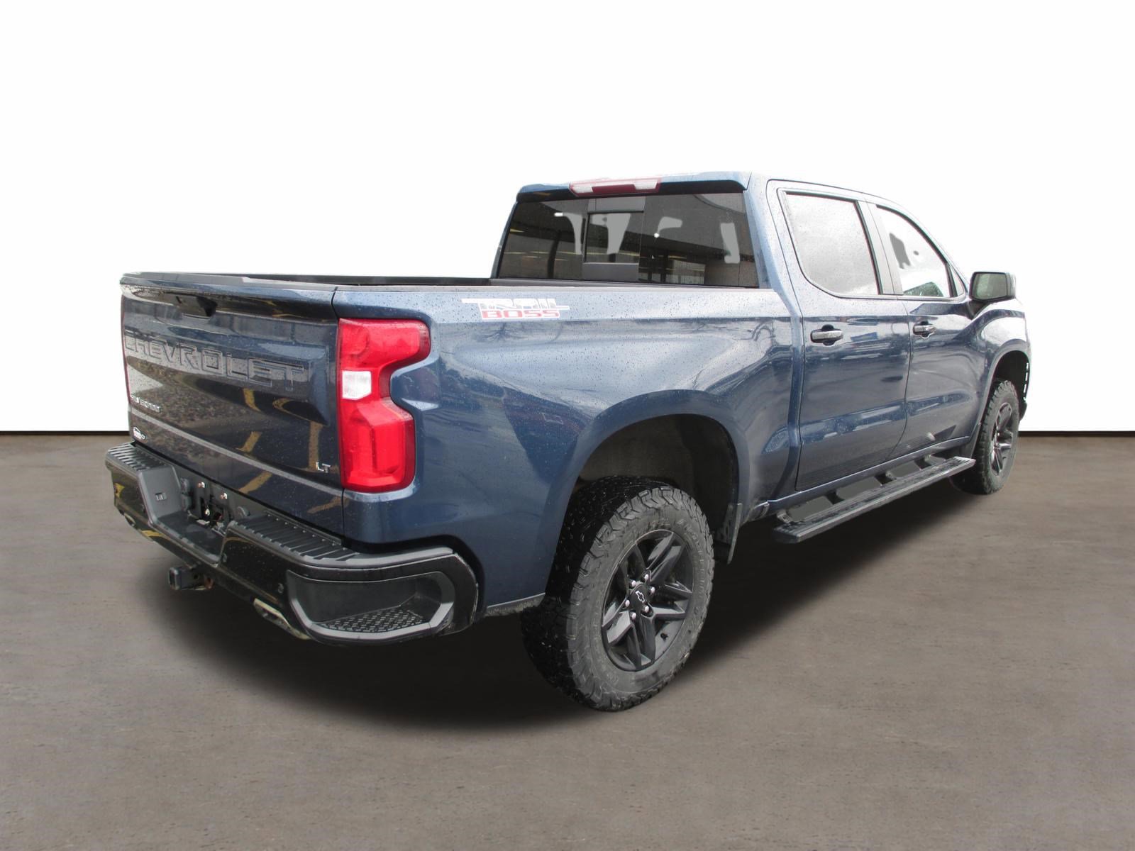 Used 2021 Chevrolet Silverado 1500 LT Trail Boss w/ Convenience Package II AWD/4WD image 3