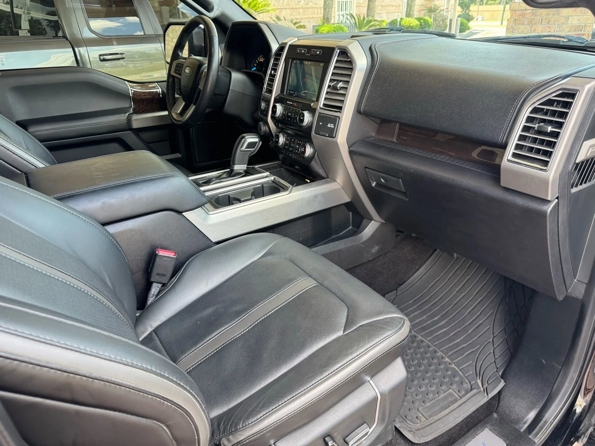 Used 2016 Ford F150 Platinum w/ Equipment Group 701A Luxury image 31