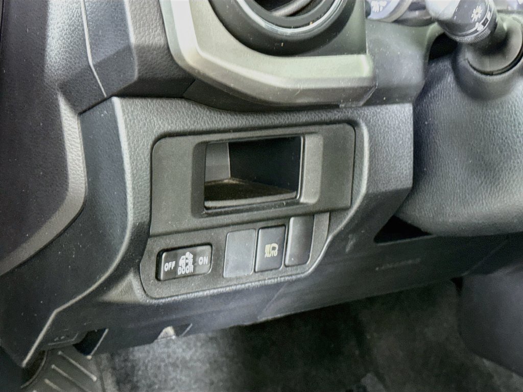 Used 2019 Toyota Tacoma SR5 RWD image 17