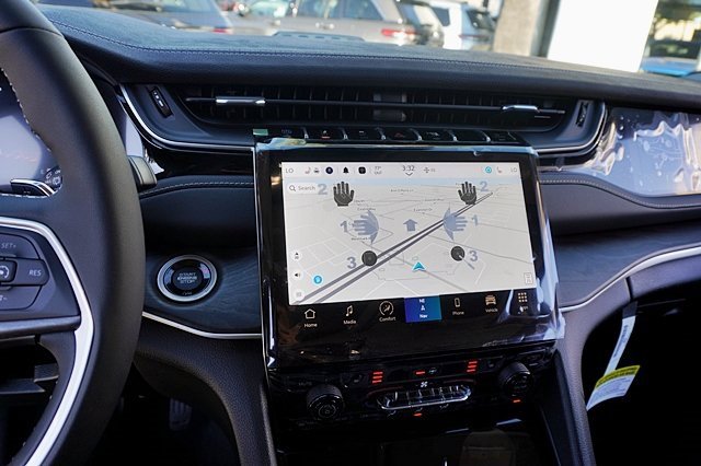 New 2023 Jeep Grand Cherokee Limited 4xe image 35