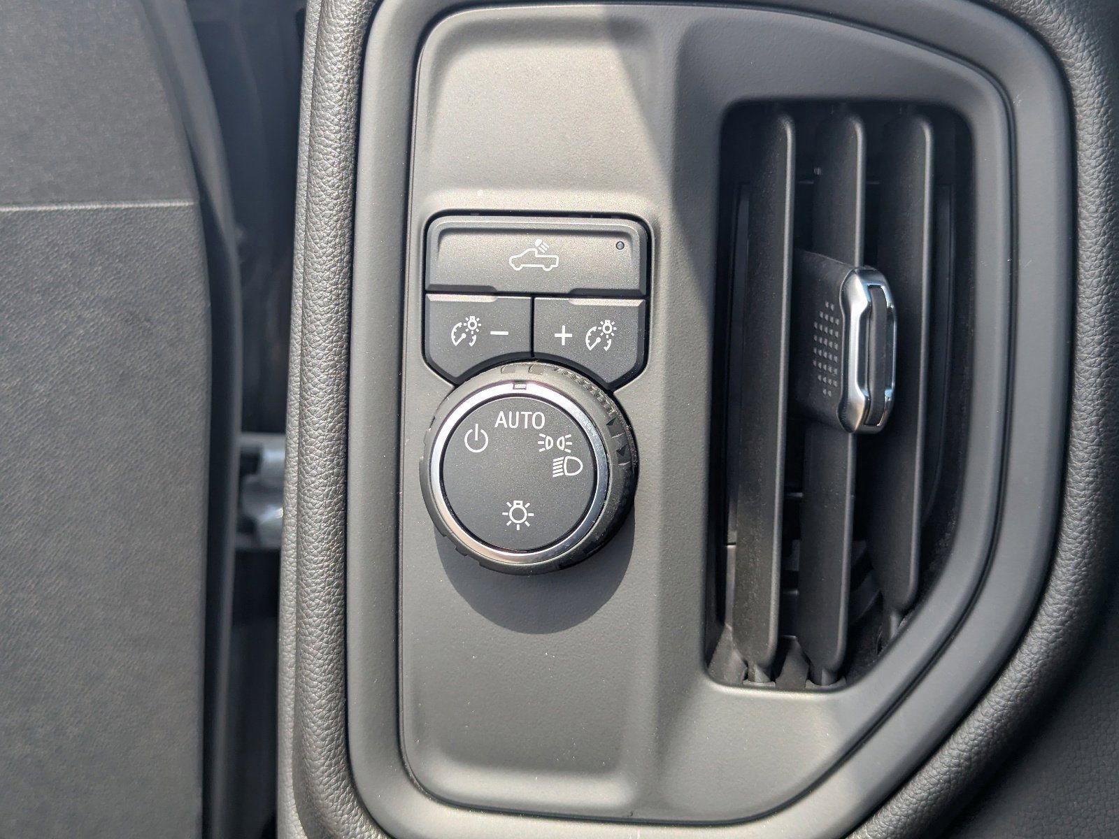 Used 2025 Chevrolet Silverado 1500 Custom image 32